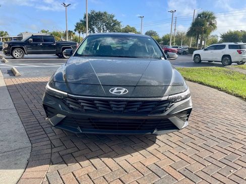 Used 2025 Hyundai Elantra SE image 8