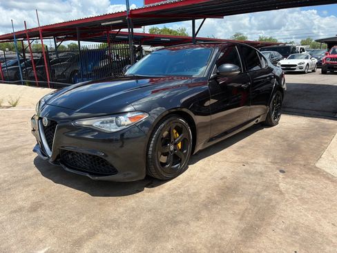 Used 2017 Alfa Romeo Giulia RWD image 3