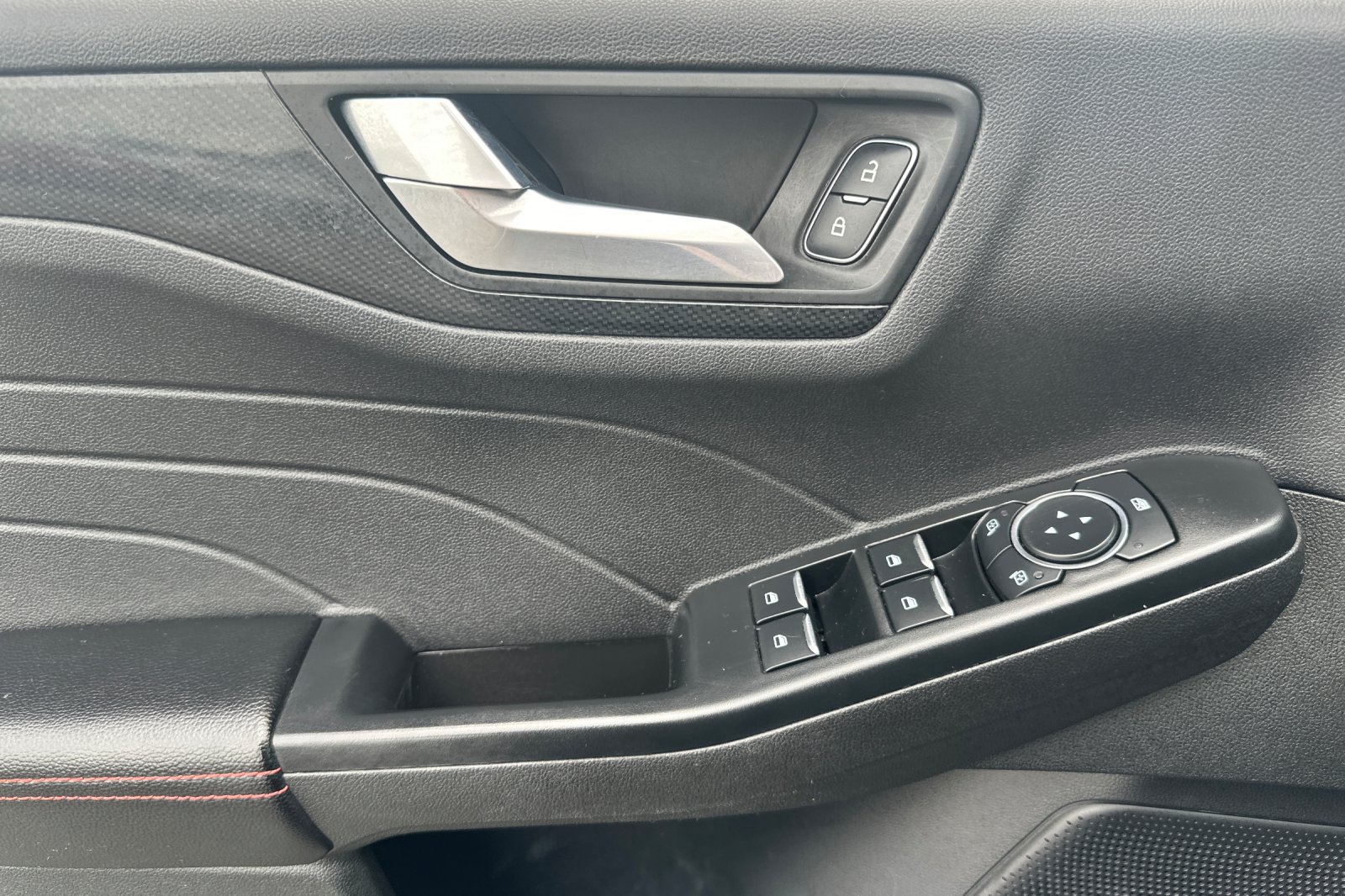 Used 2025 Ford Escape ST-Line AWD/4WD image 11