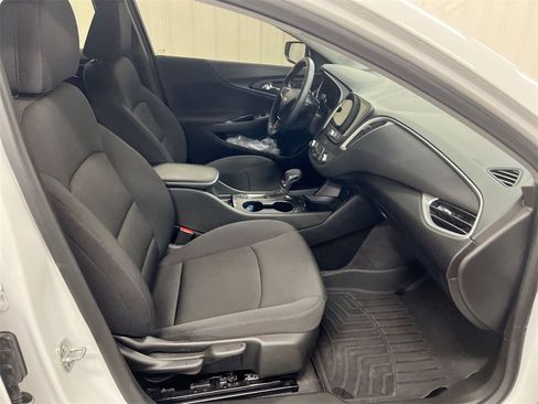 Used 2023 Chevrolet Malibu RS image 21