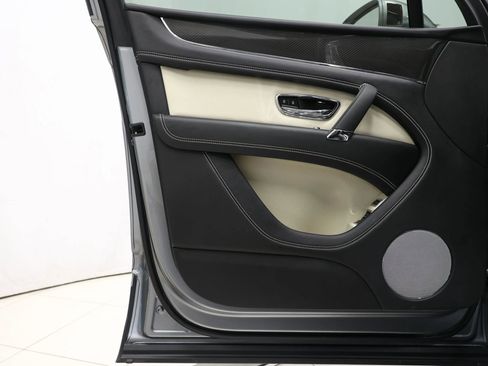 Used 2019 Bentley Bentayga image 10