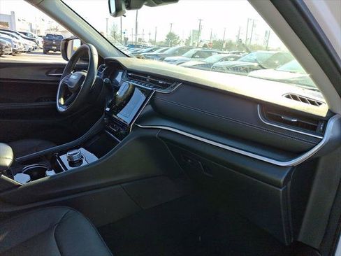 Certified 2023 Jeep Grand Cherokee Laredo image 11