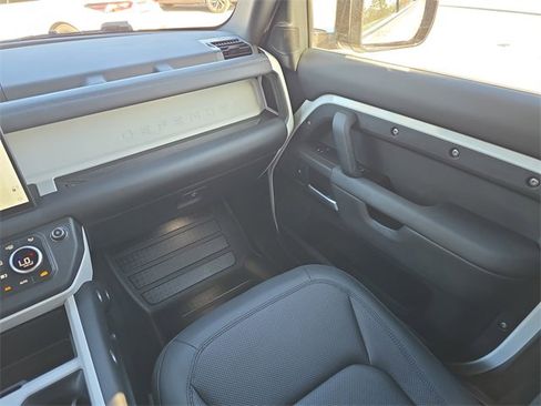 Used 2025 Land Rover Defender 110 S image 12