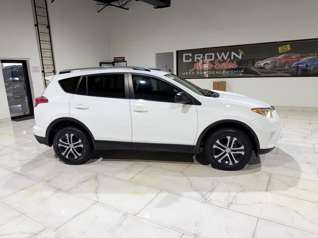 Used 2018 Toyota RAV4 LE FWD image 6