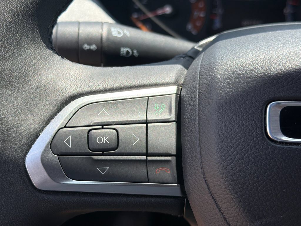 Used 2025 Jeep Compass Latitude AWD/4WD image 24