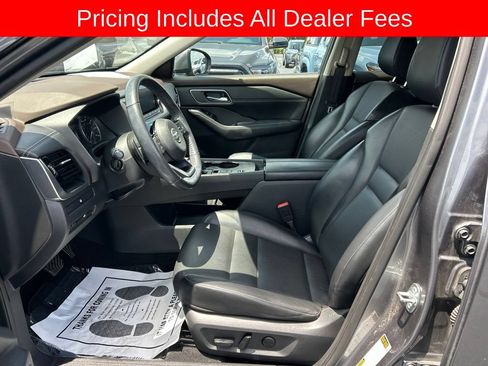 Used 2021 Nissan Rogue SV w/ Premium Package FWD image 2