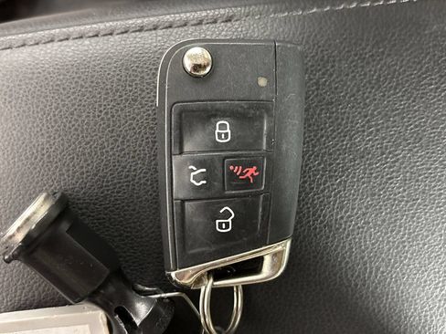 Used 2019 Volkswagen Tiguan SE w/ Panoramic Sunroof Package FWD image 33