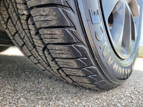 Certified 2021 Chrysler Pacifica Touring-L w/ S Appearance Package image 18