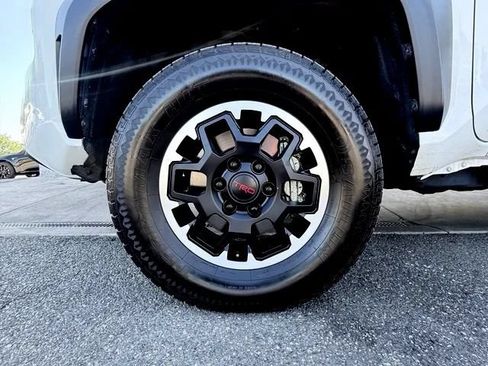 Used 2024 Toyota Tacoma TRD Off-Road AWD/4WD image 31