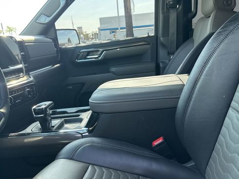 Used 2024 Chevrolet Silverado 1500 ZR2 w/ Technology Package image 7