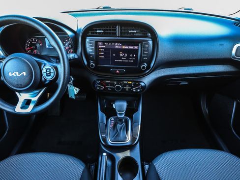 Used 2022 Kia Soul LX image 23