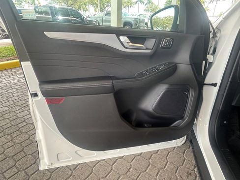 Certified 2024 Ford Escape SE w/ PHEV Premium Package image 38