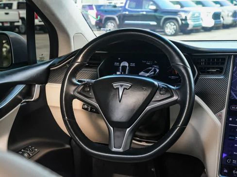 Used 2018 Tesla Model X 75D AWD/4WD image 11