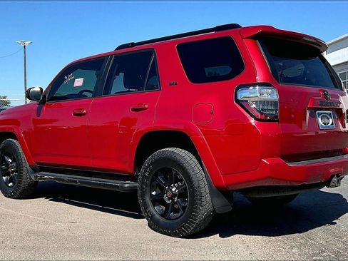 Used 2018 Toyota 4Runner SR5 AWD/4WD image 5