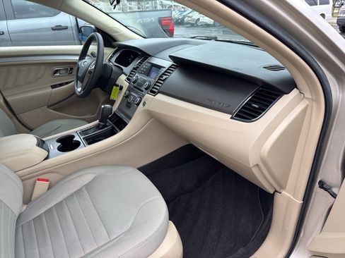 Used 2018 Ford Taurus SE image 34