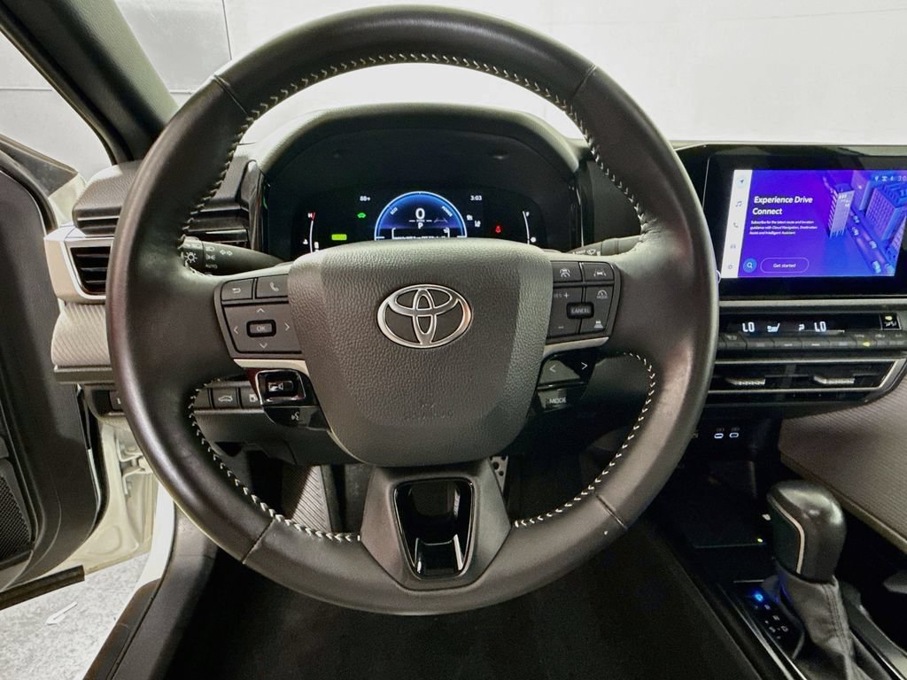 Used 2025 Toyota Camry SE w/ Convenience Package FWD image 12