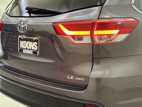 Used 2019 Toyota Highlander Plus AWD/4WD image 30