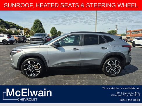 Used 2026 Chevrolet Trax RS w/ Sunroof Package FWD image 12