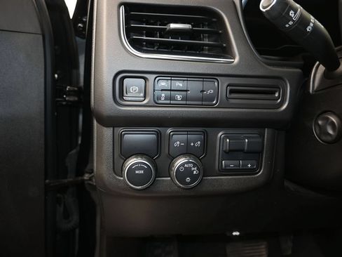 Used 2022 Chevrolet Suburban RST w/ Luxury Package RWD image 13