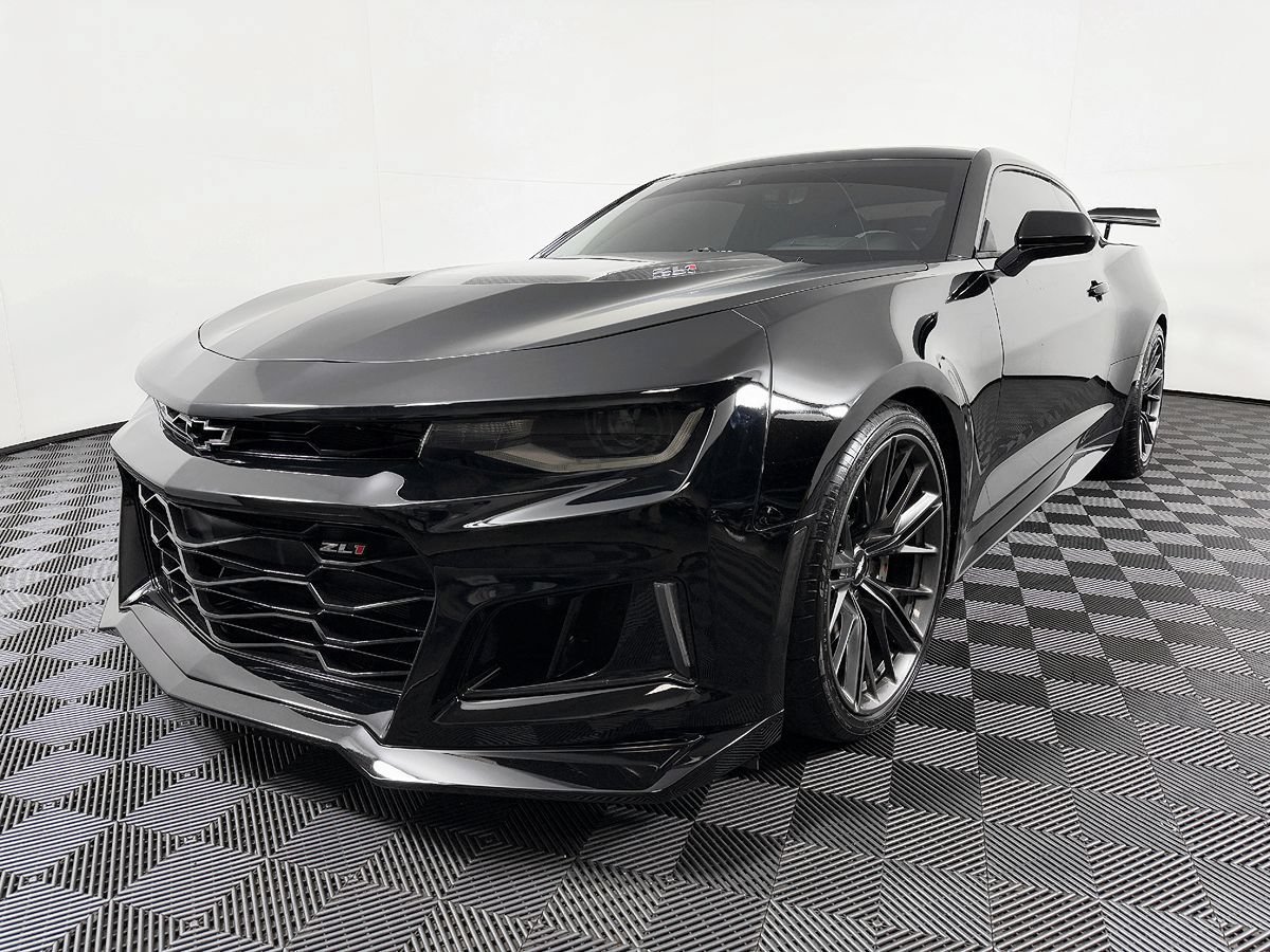 Used 2019 Chevrolet Camaro ZL1 RWD image 3