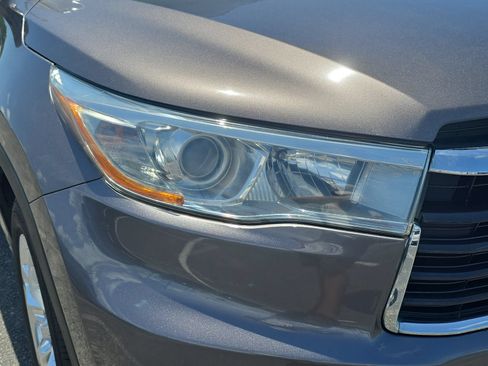 Used 2014 Toyota Highlander Limited w/ Driver Technology Package FWD image 7