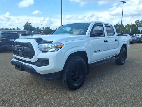 Used 2023 Toyota Tacoma SR AWD/4WD image 1