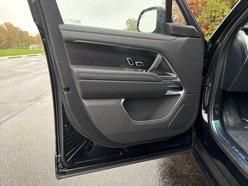 New 2025 Land Rover Range Rover SE AWD/4WD image 10