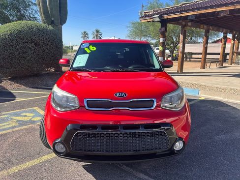 Used 2016 Kia Soul + FWD image 8