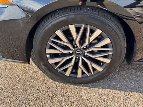 Used 2025 Nissan Altima 2.5 SV image 7