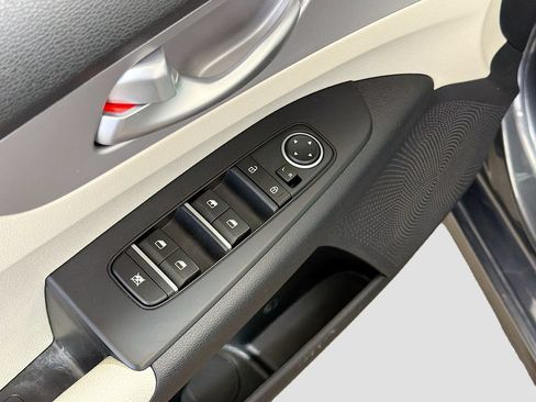Used 2023 Kia Forte LXS w/ LXS Technology Package FWD image 18