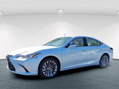 New 2025 Lexus ES 300h w/ Luxury Package