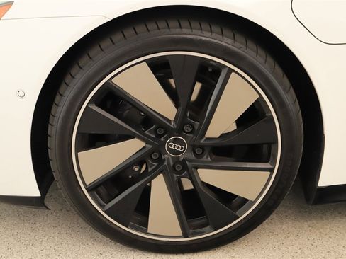 Used 2024 Audi e-tron GT Prestige image 33