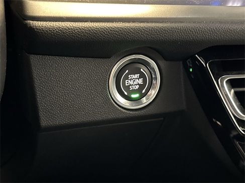 Used 2025 Chevrolet Traverse LT w/ Driver Confidence Package image 17