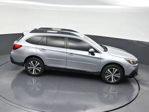 Used 2019 Subaru Outback 3.6R Limited AWD/4WD image 25