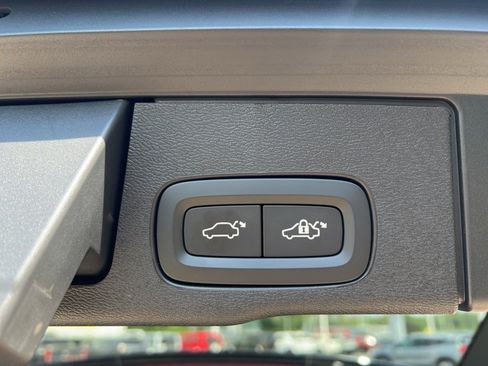 Certified 2024 Volvo XC60 T8 Ultimate w/ Climate Package image 32