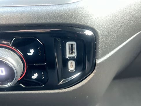 Used 2023 Chevrolet Silverado 1500 LT image 30