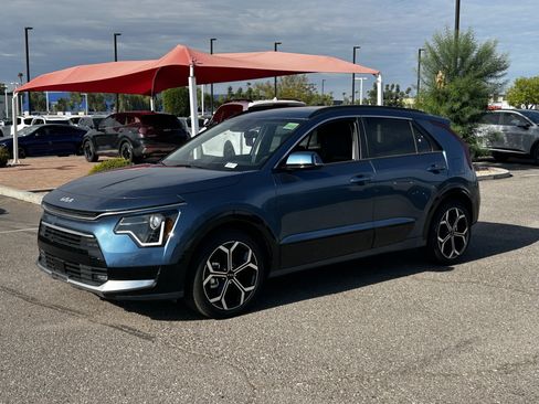 Used 2025 Kia Niro EX Touring FWD image 2