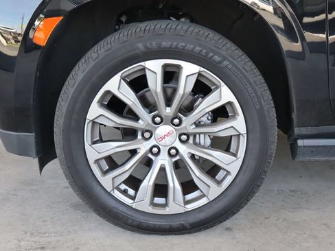 Used 2021 GMC Yukon Denali w/ Denali Premium Package AWD/4WD image 9