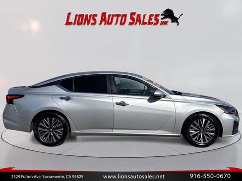 Used 2023 Nissan Altima 2.5 SV FWD image 4
