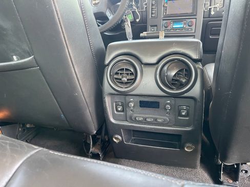 Used 2005 HUMMER H2 SUT w/ Preferred Equipment Group AWD/4WD image 24