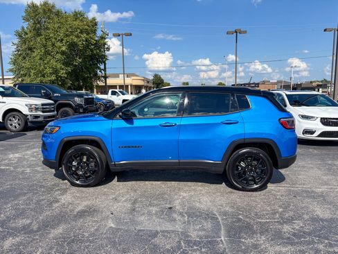 Used 2023 Jeep Compass Latitude w/ Convenience Group AWD/4WD image 7