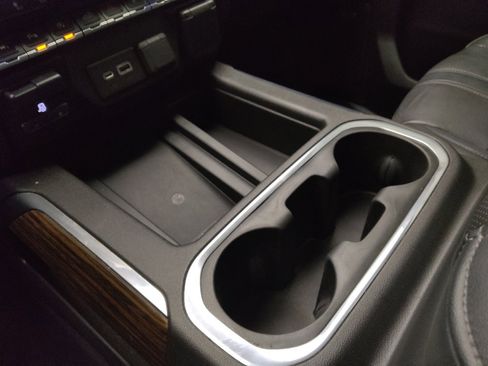 Used 2020 Chevrolet Silverado 1500 High Country w/ Technology Package image 26