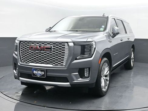 Used 2022 GMC Yukon XL Denali image 3