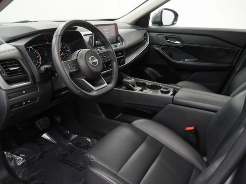 Used 2024 Nissan Rogue SV w/ SV Premium Package image 17