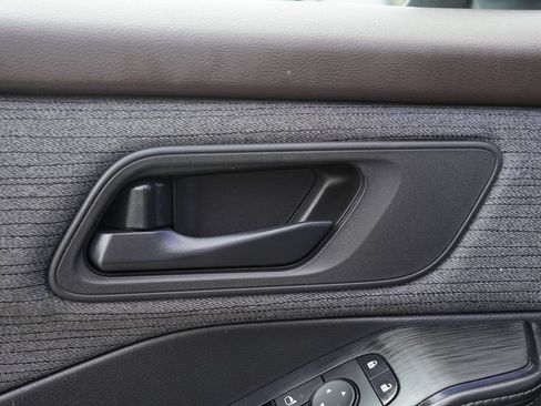 Used 2021 Nissan Rogue S FWD image 8