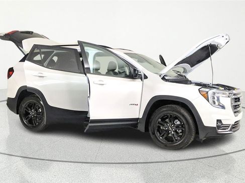 Used 2023 GMC Terrain AT4 image 5