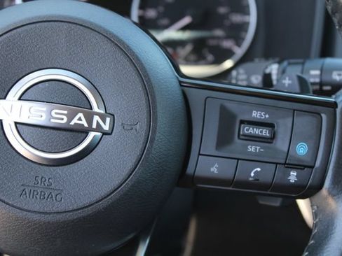Used 2022 Nissan Rogue SL FWD image 20