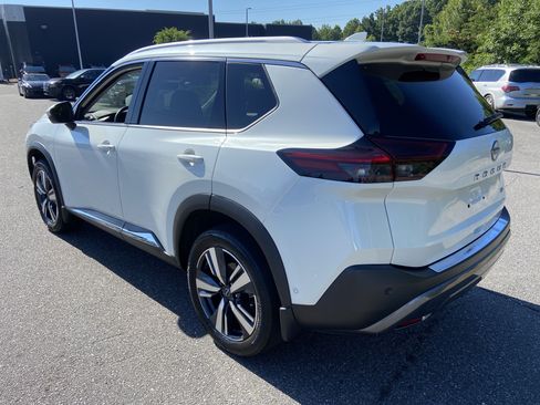 Certified 2023 Nissan Rogue SL w/ SL Premium Package FWD image 6