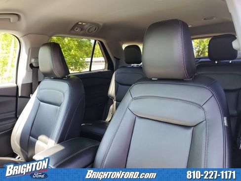 Used 2023 Ford Explorer XLT w/ Equipment Group 202A AWD/4WD image 11