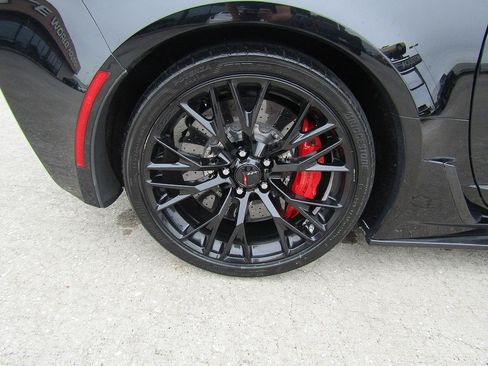 Used 2016 Chevrolet Corvette Z06 w/ 3LZ Preferred Equipment Group RWD image 23